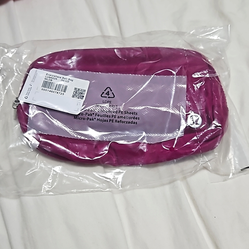 Lulu Everywhere Belt Bag wild berry